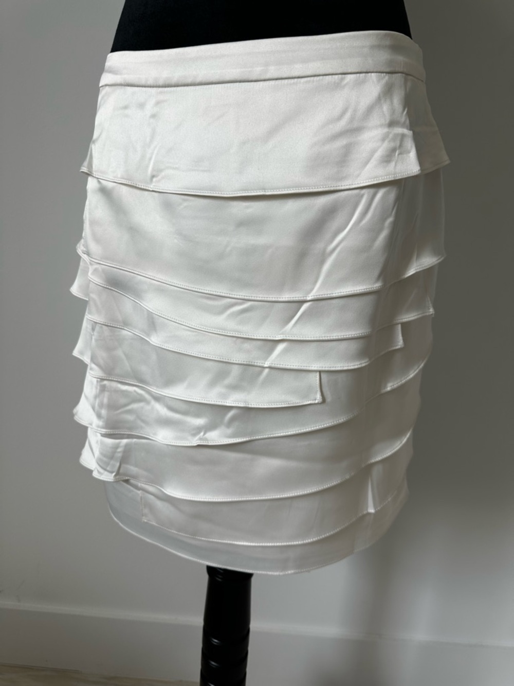 Ann Taylor White Tiered Ruffle Mini Skirt (size US 6)